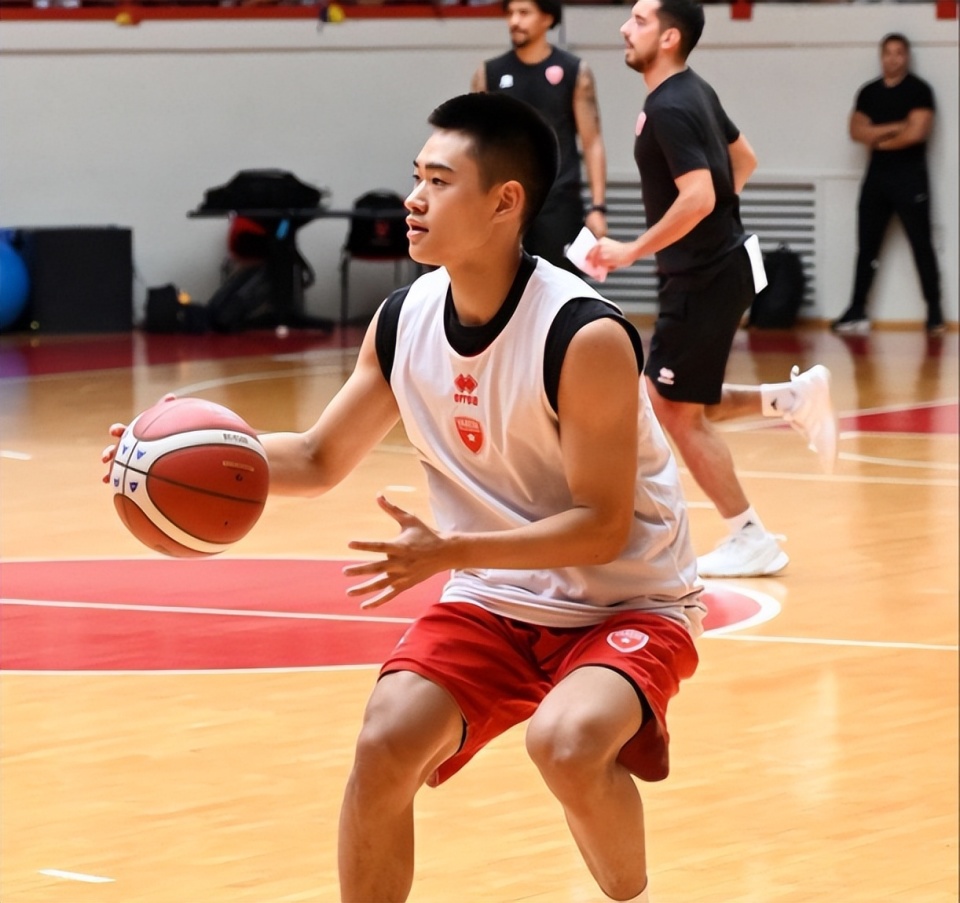 开云足球-广东队vs广厦3比1比赛